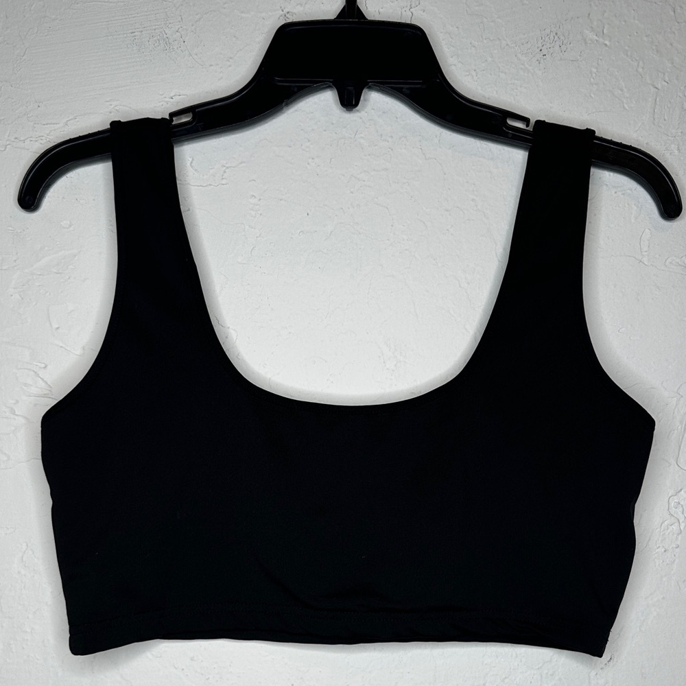 Banjul‎ Elegant Black Crop Top